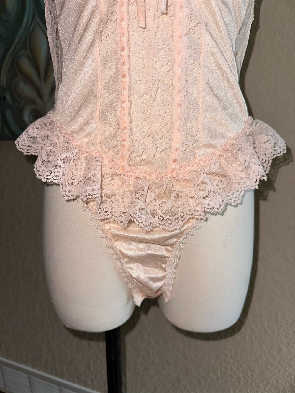 Vintage 80s Lace Teddy Bodysuit Womens M Blush Pink Snap Crotch USA Made - Picture 3 of 12